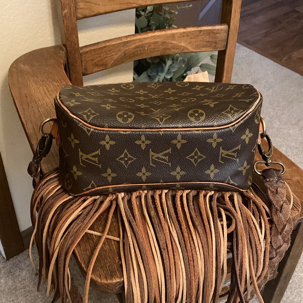 Vintage Boho Louis Vuitton Fringe Bag w/Hand Braided CB Strap, Charm & DB EUC - Picture 12 of 16